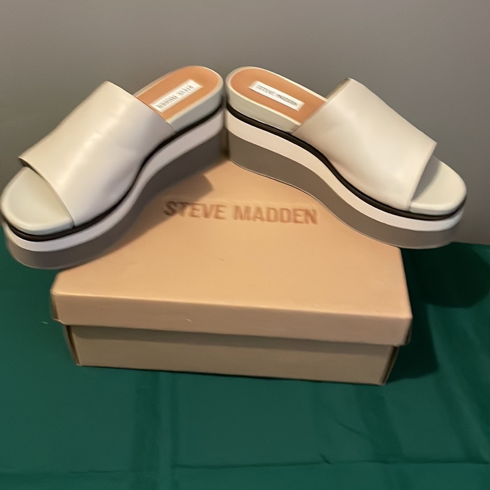 Beautiful Tri-Color Leather Platform Slides. Can … - image 3